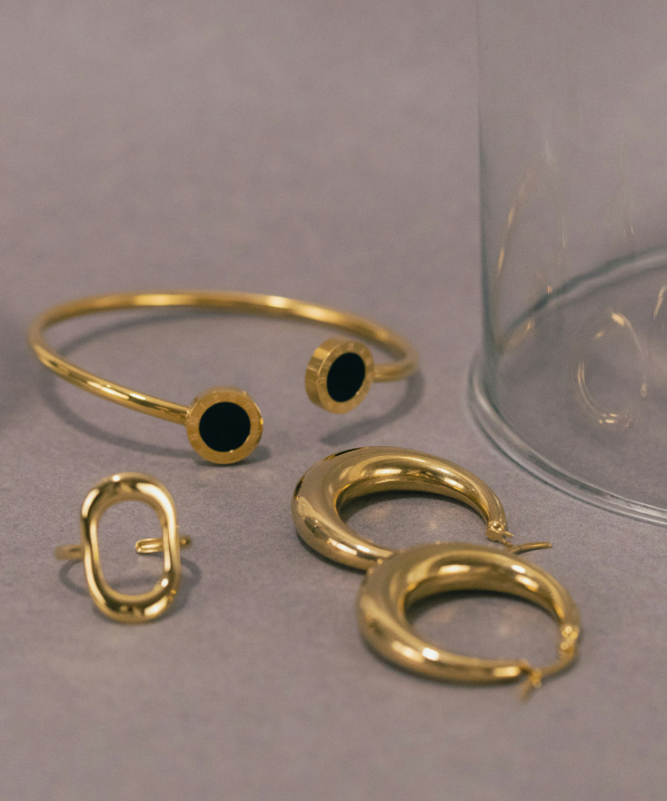 アクセサリーの作業風景