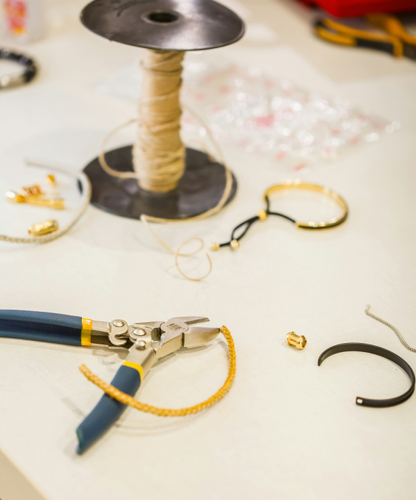 ピアスとリング、ブレスレットの写真